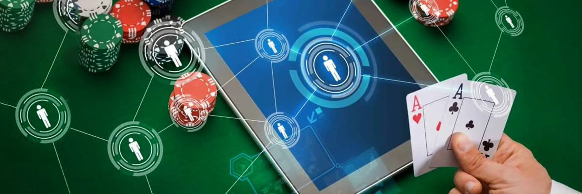 L444 ক্যাসিনো ভিজ্যুয়াল মন্টাজ—গেম টাইল, টেবিল স্টাইল এলিমেন্ট ও লাইভ ডিলার পরিবেশসহ